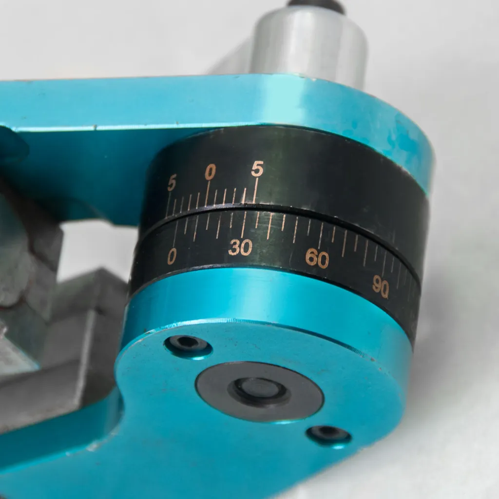 Nastavitelný magnetický úhelník Adjust-O™, úhly 30°- 275°, tažná síla 50 kg, AEK